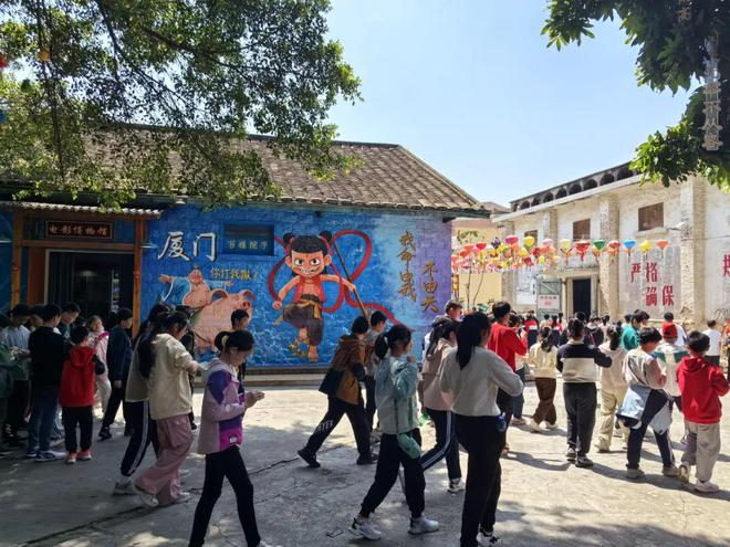 200亿+！厦门哪吒墙爆火出圈→(图2)