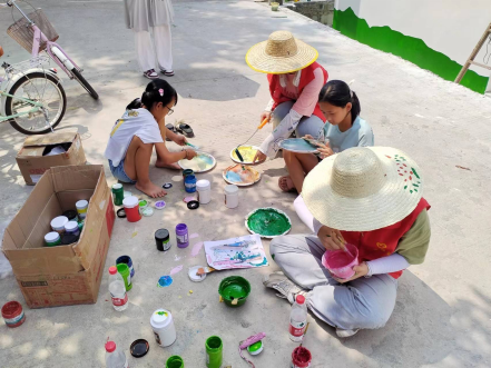 发挥教育优势助力美丽乡村建设——厦门城市职业学院学子赴埔后村开展艺术墙绘活动(图2) 发挥教育优势助力美丽乡村建设——厦门城市职业学院学子赴埔后村开展艺术墙绘活动(图2)