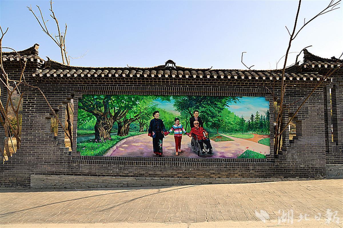 冷冰冰的墙变得会“说话” 手绘文化墙走俏竹山乡村(图2) 冷冰冰的墙变得会“说话” 手绘文化墙走俏竹山乡村(图2)
