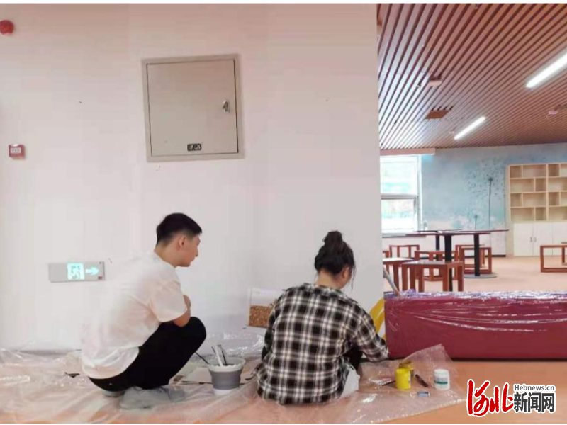 河北工艺美术职业学院新媒体艺术系师生开展墙绘志愿服务活动(图2) 河北工艺美术职业学院新媒体艺术系师生开展墙绘志愿服务活动(图2)