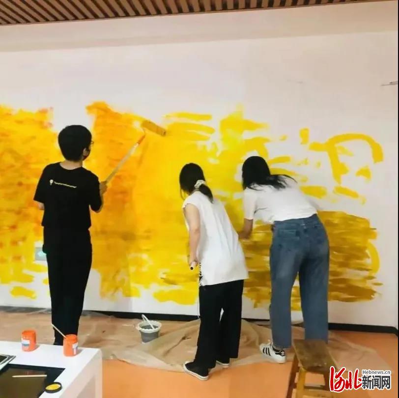 河北工艺美术职业学院新媒体艺术系师生开展墙绘志愿服务活动(图3) 河北工艺美术职业学院新媒体艺术系师生开展墙绘志愿服务活动(图3)