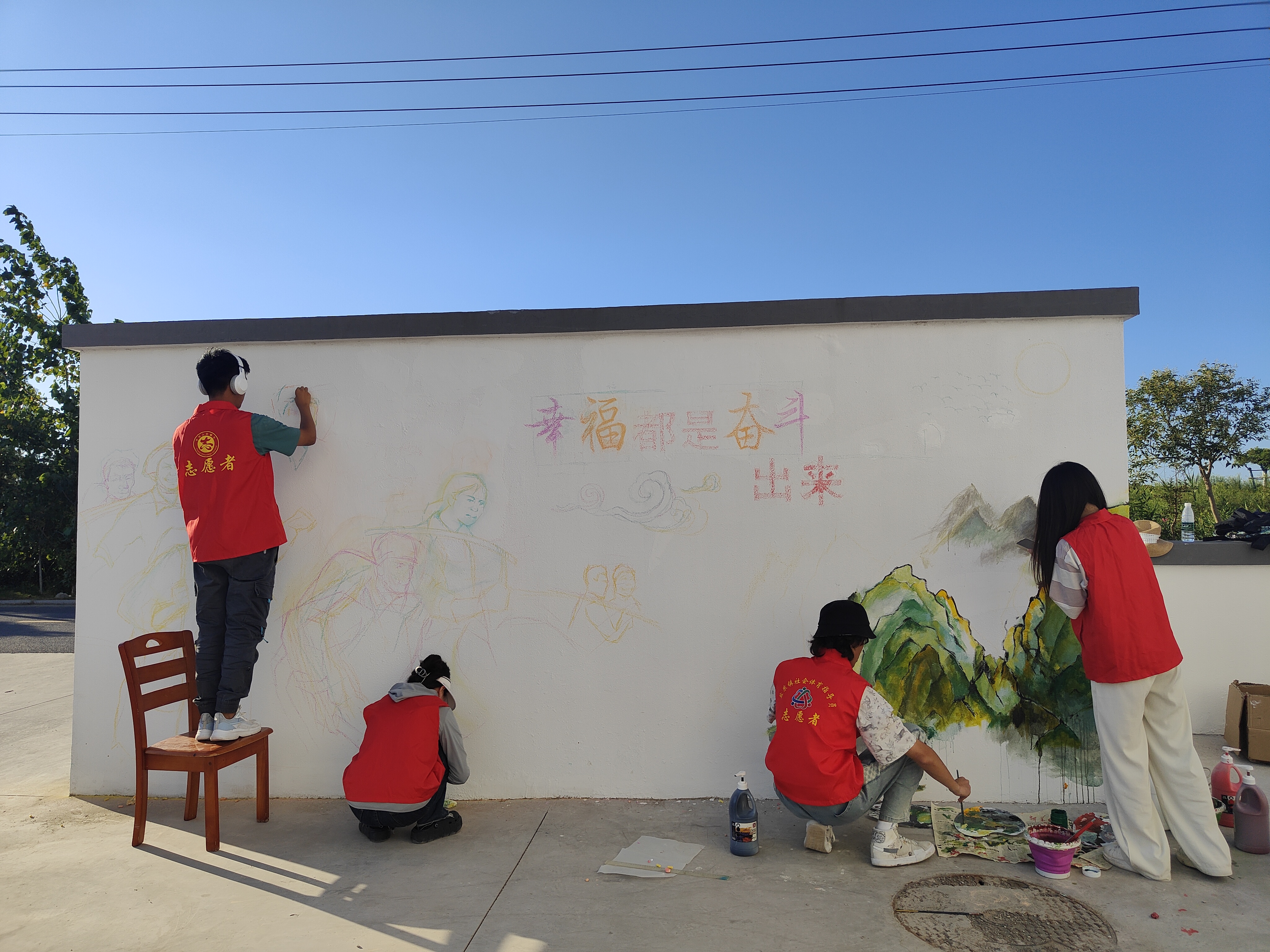 大学生志愿者艺术墙绘进盐东(图2) 大学生志愿者艺术墙绘进盐东(图2)