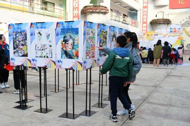 静安这里孩子们用多彩画笔描绘社区生活→(图3) 静安这里孩子们用多彩画笔描绘社区生活→(图3)