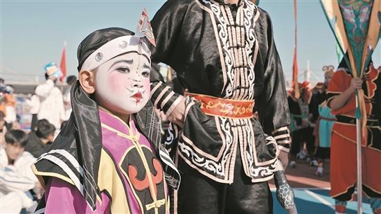 陈来发:“爆红”让英歌舞顺时而变|走进名家工作室⑧(图3) 陈来发:“爆红”让英歌舞顺时而变|走进名家工作室⑧(图3)