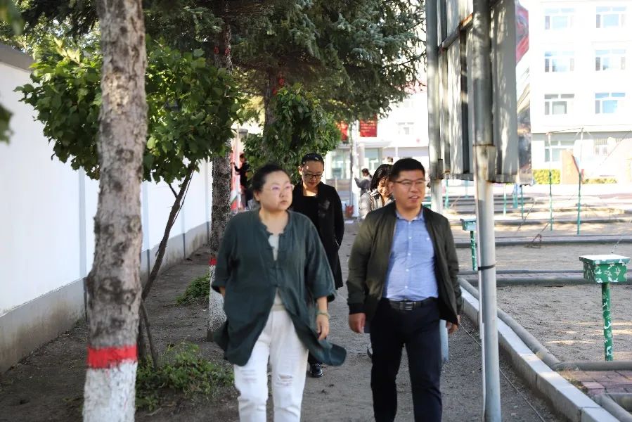 “艺”起墙绘 艺术设计学院开展市地共建墙绘志愿服务活动(图2) “艺”起墙绘 艺术设计学院开展市地共建墙绘志愿服务活动(图2)