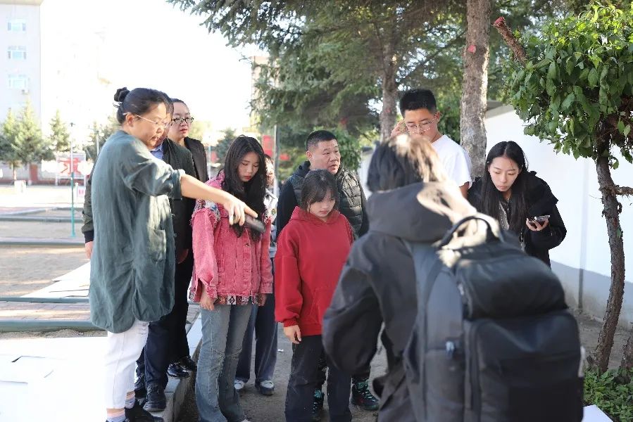 “艺”起墙绘 艺术设计学院开展市地共建墙绘志愿服务活动(图3) “艺”起墙绘 艺术设计学院开展市地共建墙绘志愿服务活动(图3)