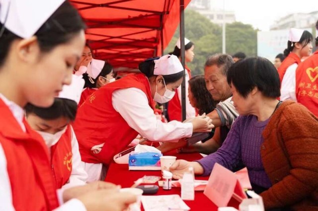 广东开启2024年学雷锋全民志愿服务行动月 志愿服务助力乡村绿化(图3) 广东开启2024年学雷锋全民志愿服务行动月 志愿服务助力乡村绿化(图3)