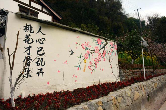 桃花荟·春光好 桃花墙上“开”!龙泉山农家院落美如“画”(图4) 桃花荟·春光好 桃花墙上“开”!龙泉山农家院落美如“画”(图4)