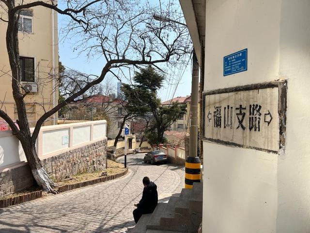人文青岛墙绘故居藏于小巷中——福山支路彩绘出圈追溯背后的人文踪迹和文化密码(图10) 人文青岛墙绘故居藏于小巷中——福山支路彩绘出圈追溯背后的人文踪迹和文化密码(图10)