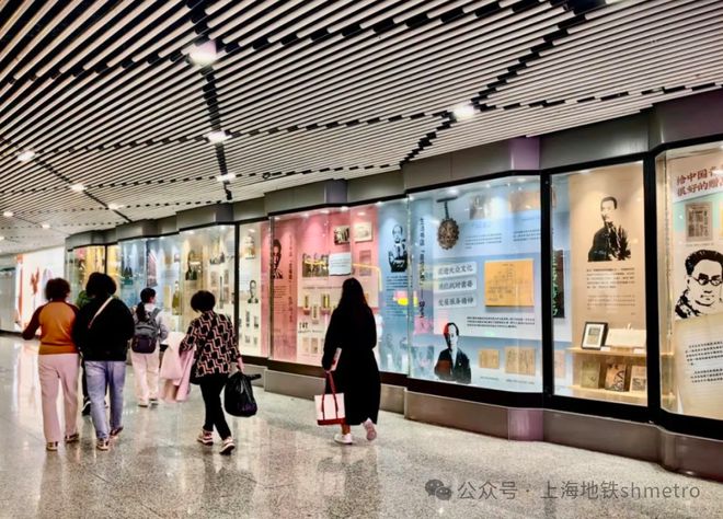 奔流、邹韬奋、美普绘:紫竹高新区、陕西南路、南京东路地铁站文化长廊上新(图2) 奔流、邹韬奋、美普绘:紫竹高新区、陕西南路、南京东路地铁站文化长廊上新(图2)