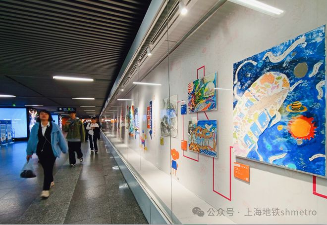 奔流、邹韬奋、美普绘:紫竹高新区、陕西南路、南京东路地铁站文化长廊上新(图4) 奔流、邹韬奋、美普绘:紫竹高新区、陕西南路、南京东路地铁站文化长廊上新(图4)