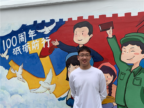 青岛理工大学艺术与设计学院开展“以艺术之美 传承党史之光”主题墙绘活动(图2)