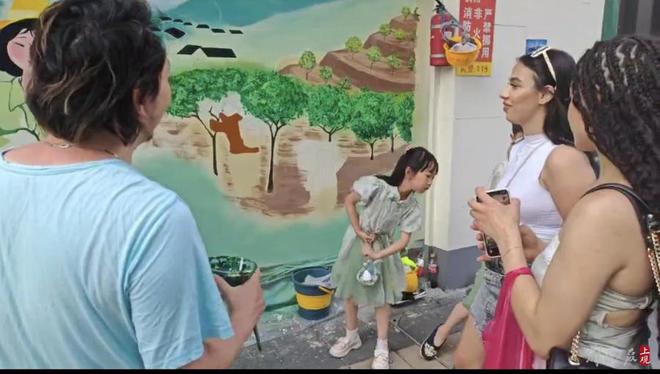 不再“水泥封墙”上海越来越多旧改基地“变美”了还被人围观…(图3)