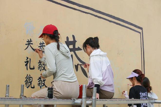 4年21个村260面墙!他们用双手为美丽乡村建设增色(图4) 4年21个村260面墙!他们用双手为美丽乡村建设增色(图4)