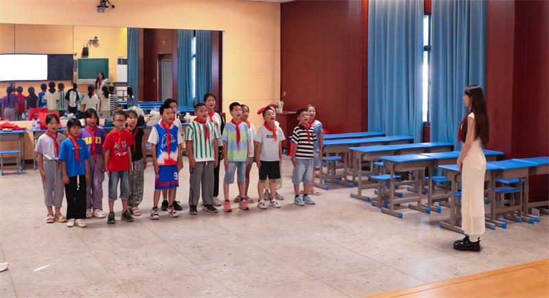 福建高校学子用艺术和知识为乡村添彩(图2) 福建高校学子用艺术和知识为乡村添彩(图2)