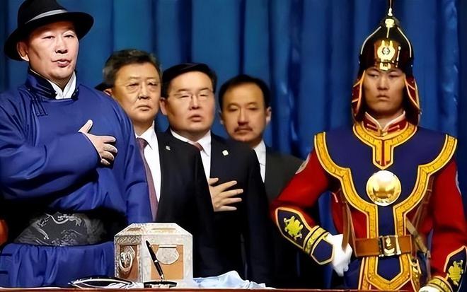 蒙古顶级“阳谋”!2025年全面恢复蒙文接轨内蒙难道想认祖归宗(图15) 蒙古顶级“阳谋”!2025年全面恢复蒙文接轨内蒙难道想认祖归宗(图15)