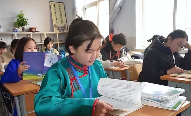 蒙古顶级“阳谋”!2025年全面恢复蒙文接轨内蒙难道想认祖归宗(图14) 蒙古顶级“阳谋”!2025年全面恢复蒙文接轨内蒙难道想认祖归宗(图14)