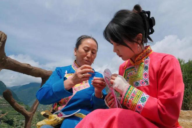 暑期“三下乡”(下) 相约今夏川影人以艺术之力服务乡村(图2) 暑期“三下乡”(下) 相约今夏川影人以艺术之力服务乡村(图2)