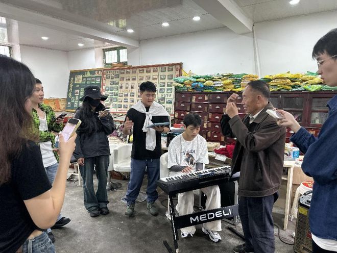 暑期“三下乡”(下) 相约今夏川影人以艺术之力服务乡村(图8) 暑期“三下乡”(下) 相约今夏川影人以艺术之力服务乡村(图8)