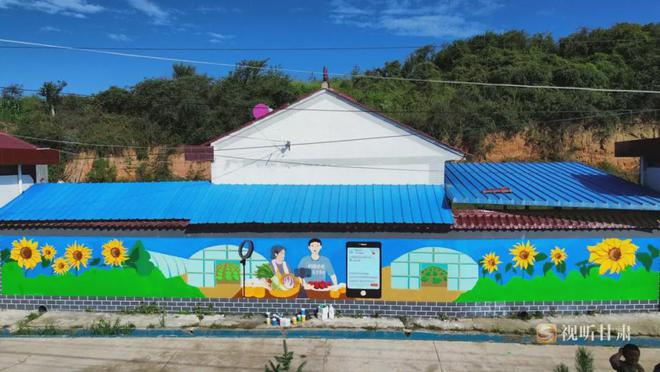 兰州大学“和美乡村美丽画卷”大型墙绘主题活动纪实(图7) 兰州大学“和美乡村美丽画卷”大型墙绘主题活动纪实(图7)