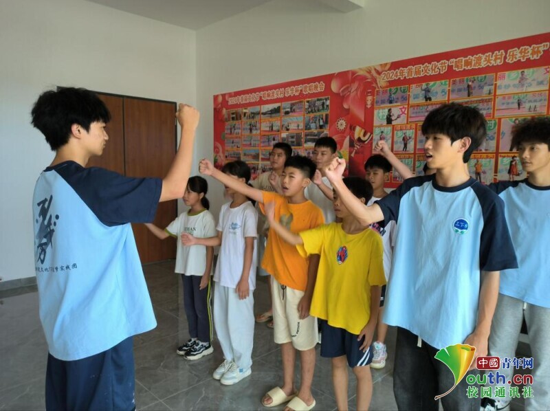 广州学子搭建田间“彩虹桥” 点亮乡村振兴梦(图2) 广州学子搭建田间“彩虹桥” 点亮乡村振兴梦(图2)