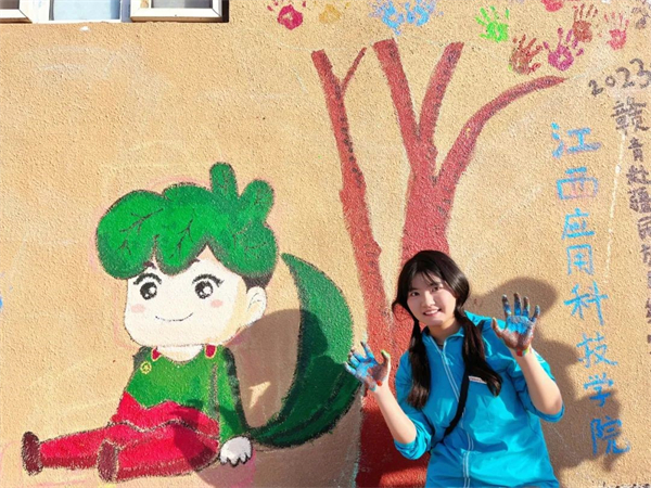 薪火相传作墙绘民族团结一家亲快来新疆阿图什打卡吧!(图9) 薪火相传作墙绘民族团结一家亲快来新疆阿图什打卡吧!(图9)