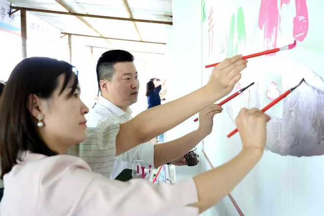上海青年企业家代表在金山留下美丽画卷“公益服务”为老人晚年幸福添彩(图2)