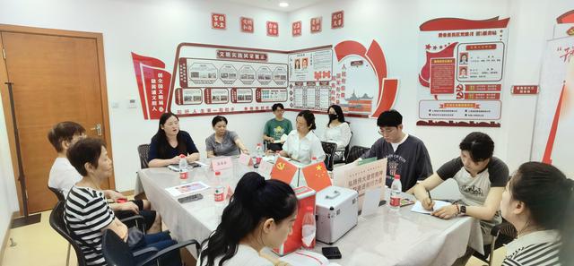 55米的巨型艺术墙绘亮相人民路老大楼迎来了“诗意新生”(图4) 55米的巨型艺术墙绘亮相人民路老大楼迎来了“诗意新生”(图4)