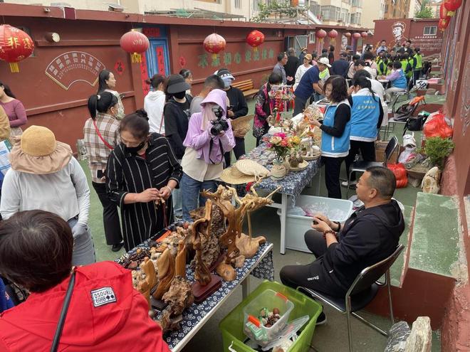 文明绘上墙 新风扑面来——威海荣成崖头街道开展移风易俗墙体彩绘志愿服务活动(图2) 文明绘上墙 新风扑面来——威海荣成崖头街道开展移风易俗墙体彩绘志愿服务活动(图2)