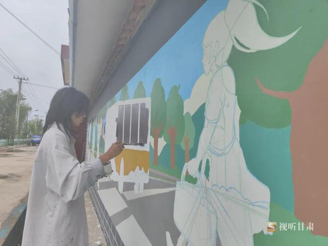兰州大学“和美乡村美丽画卷”大型墙绘主题活动纪实(图3) 兰州大学“和美乡村美丽画卷”大型墙绘主题活动纪实(图3)