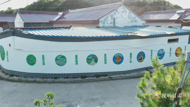 兰州大学“和美乡村美丽画卷”大型墙绘主题活动纪实(图10) 兰州大学“和美乡村美丽画卷”大型墙绘主题活动纪实(图10)