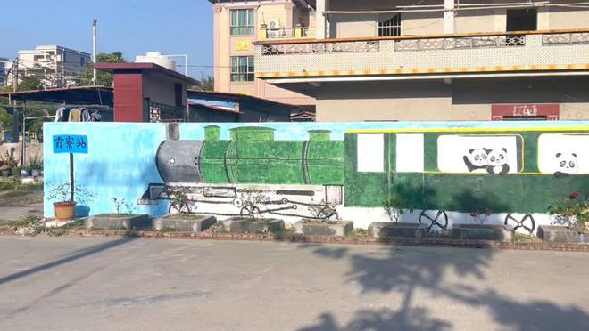 港口大园村:国宝熊猫“跃”上墙 绘就乡村新画卷(图3) 港口大园村:国宝熊猫“跃”上墙 绘就乡村新画卷(图3)