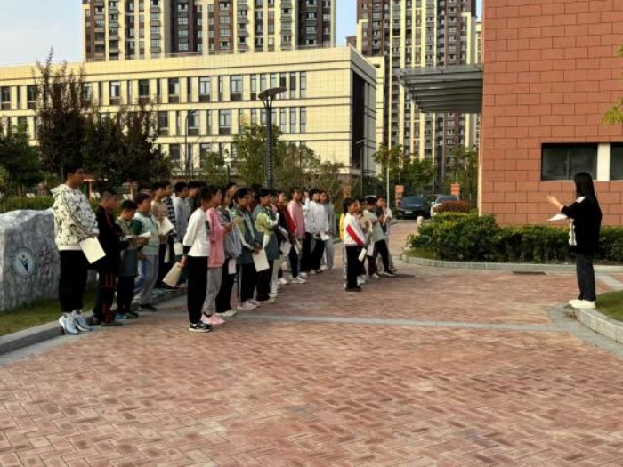 展彩绘之美 筑和合校园——记合肥一六八新店花园学校校园彩绘系列活动(图4) 展彩绘之美 筑和合校园——记合肥一六八新店花园学校校园彩绘系列活动(图4)