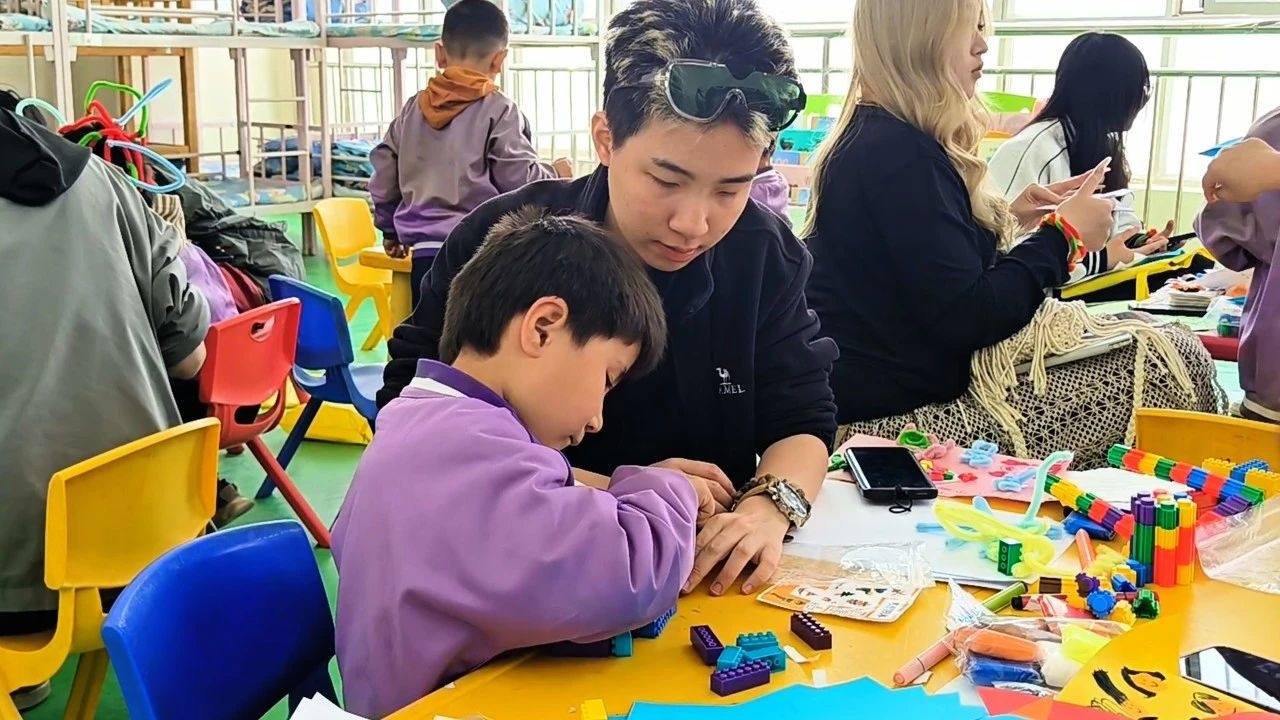 醒狮跃上新疆墙 粤新共绘同心圆(图4) 醒狮跃上新疆墙 粤新共绘同心圆(图4)